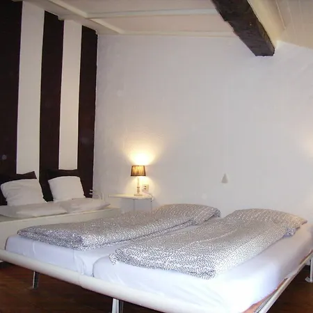 Holiday La Lienne Neucy