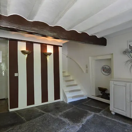 Holiday La Lienne Neucy