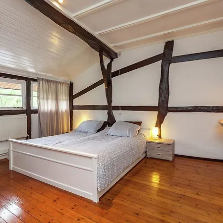 Holiday La Lienne Neucy